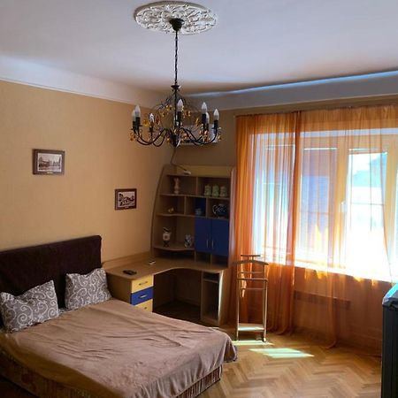 Apartment On Hoholya Street Chernivtsi Exterior photo