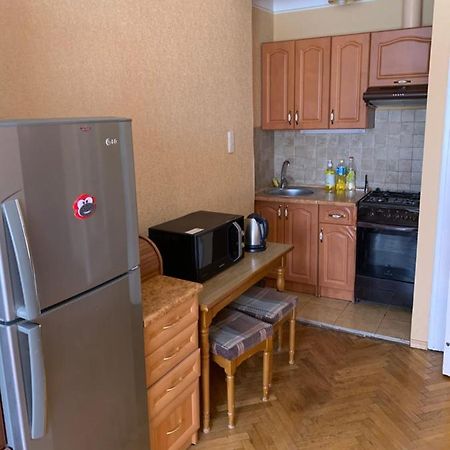 Apartment On Hoholya Street Chernivtsi Exterior photo