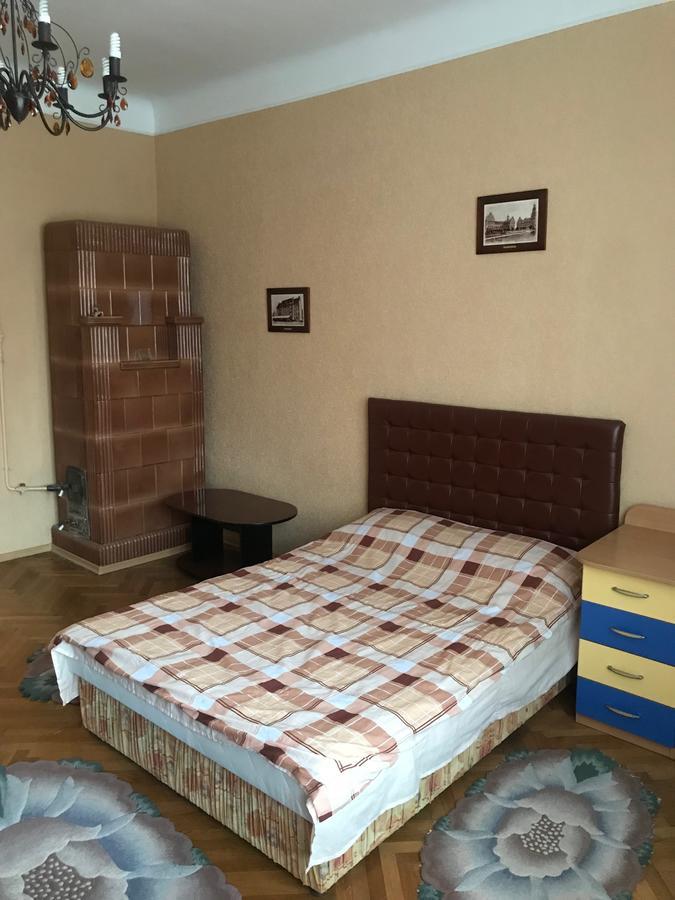 Apartment On Hoholya Street Chernivtsi Exterior photo
