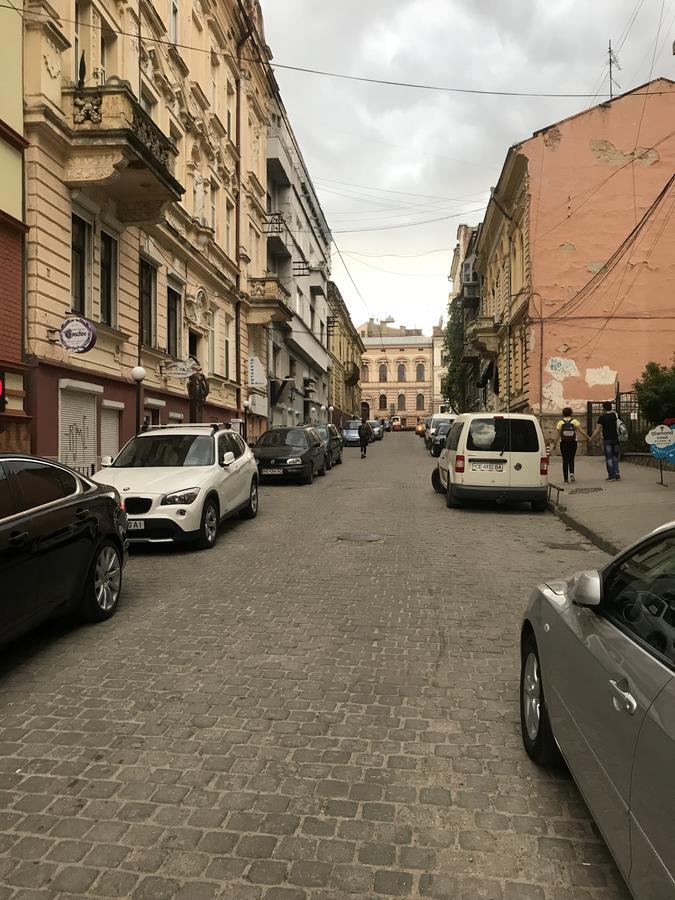Apartment On Hoholya Street Chernivtsi Exterior photo